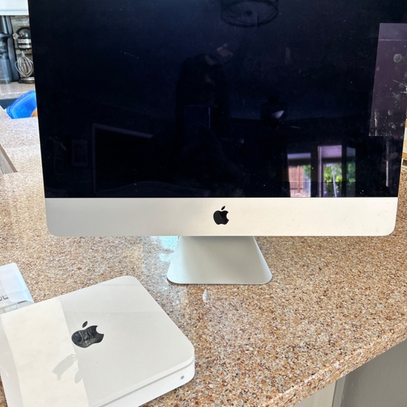Apple iMac 🖥️ - Picture 2 of 4